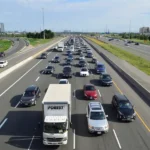 Korek samochodowy na wielopasmowej autostradzie, po czym poznać, że pipeline testów jest za wolny
